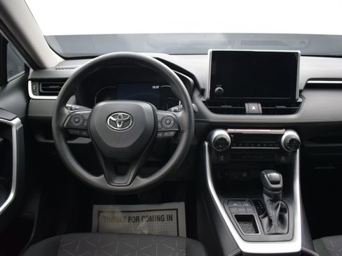 Used 2024 Toyota RAV4 XLE FWD image 14