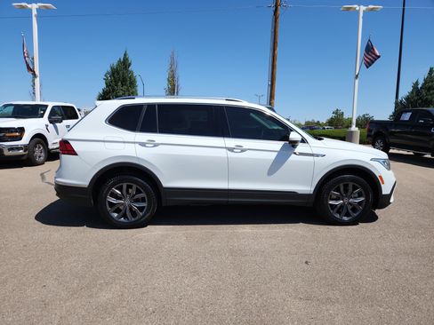 Used 2022 Volkswagen Tiguan SE AWD/4WD image 2