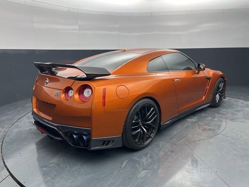 Used 2017 Nissan GT-R Premium AWD/4WD image 7
