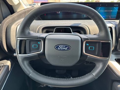 Used 2025 Ford Expedition Active AWD/4WD image 19