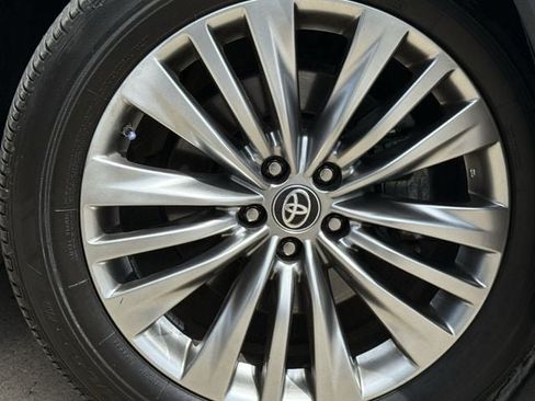 Used 2024 Toyota Highlander Platinum AWD/4WD image 10