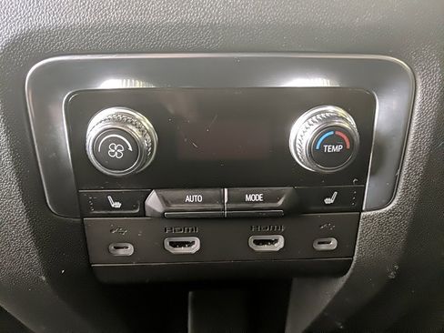 Used 2021 GMC Yukon Denali w/ Denali Premium Package image 20