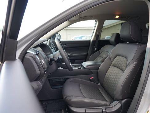 Used 2024 Nissan Pathfinder S AWD/4WD image 12