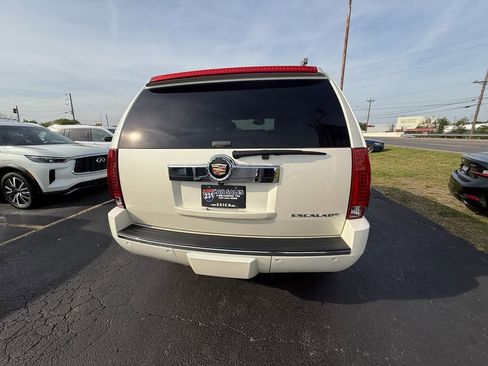 Used 2008 Cadillac Escalade AWD image 4