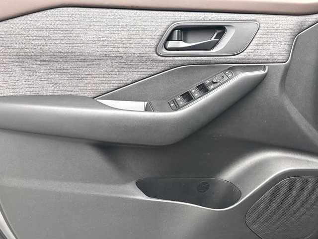 Used 2023 Nissan Rogue S AWD/4WD image 9