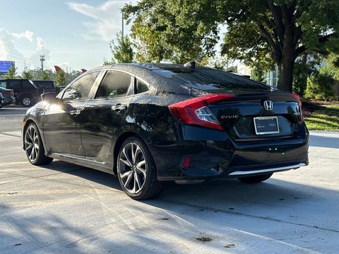 Used 2019 Honda Civic Touring image 5