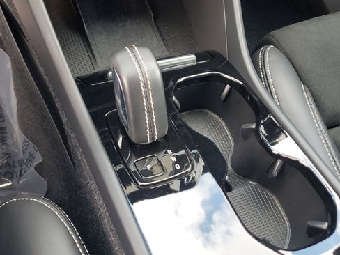 Used 2021 Volvo XC40 P8 Recharge w/ Advanced Package image 25