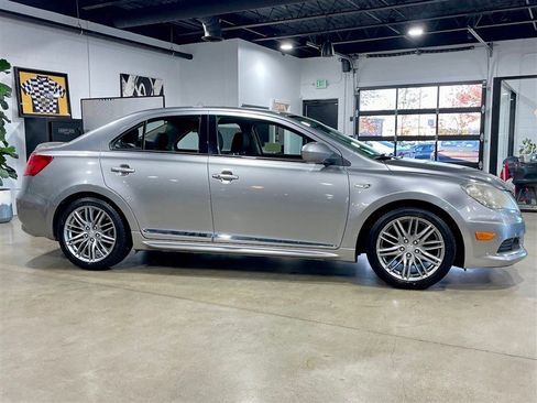 Used 2011 Suzuki Kizashi Sport GTS image 6