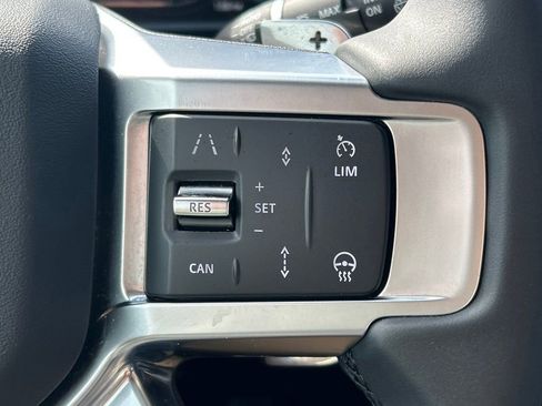 Used 2025 Land Rover Discovery Dynamic SE image 44