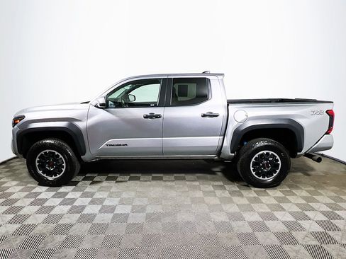 Used 2025 Toyota Tacoma TRD Off-Road AWD/4WD image 5