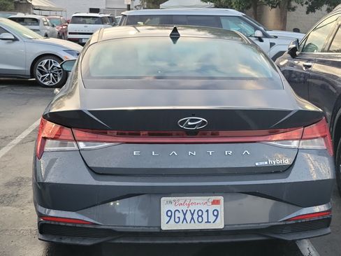 Used 2023 Hyundai Elantra Blue FWD image 4