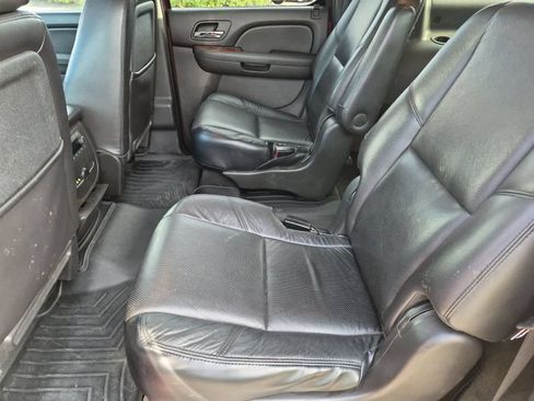Used 2010 Chevrolet Suburban LTZ AWD/4WD image 20