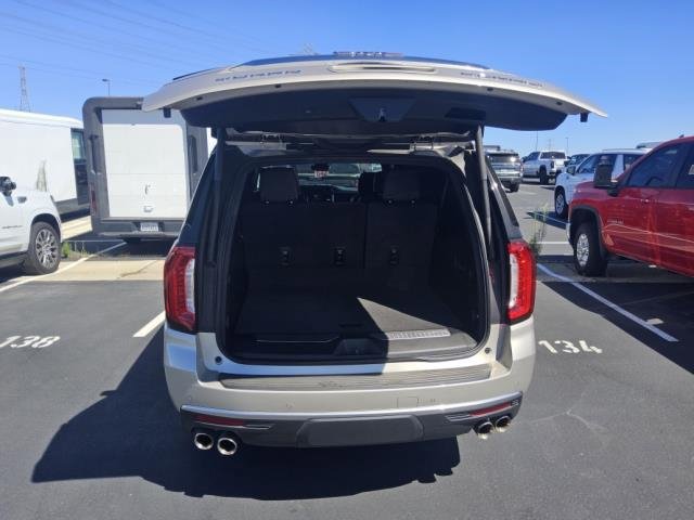 Used 2023 GMC Yukon XL Denali w/ Denali Reserve Package AWD/4WD image 4