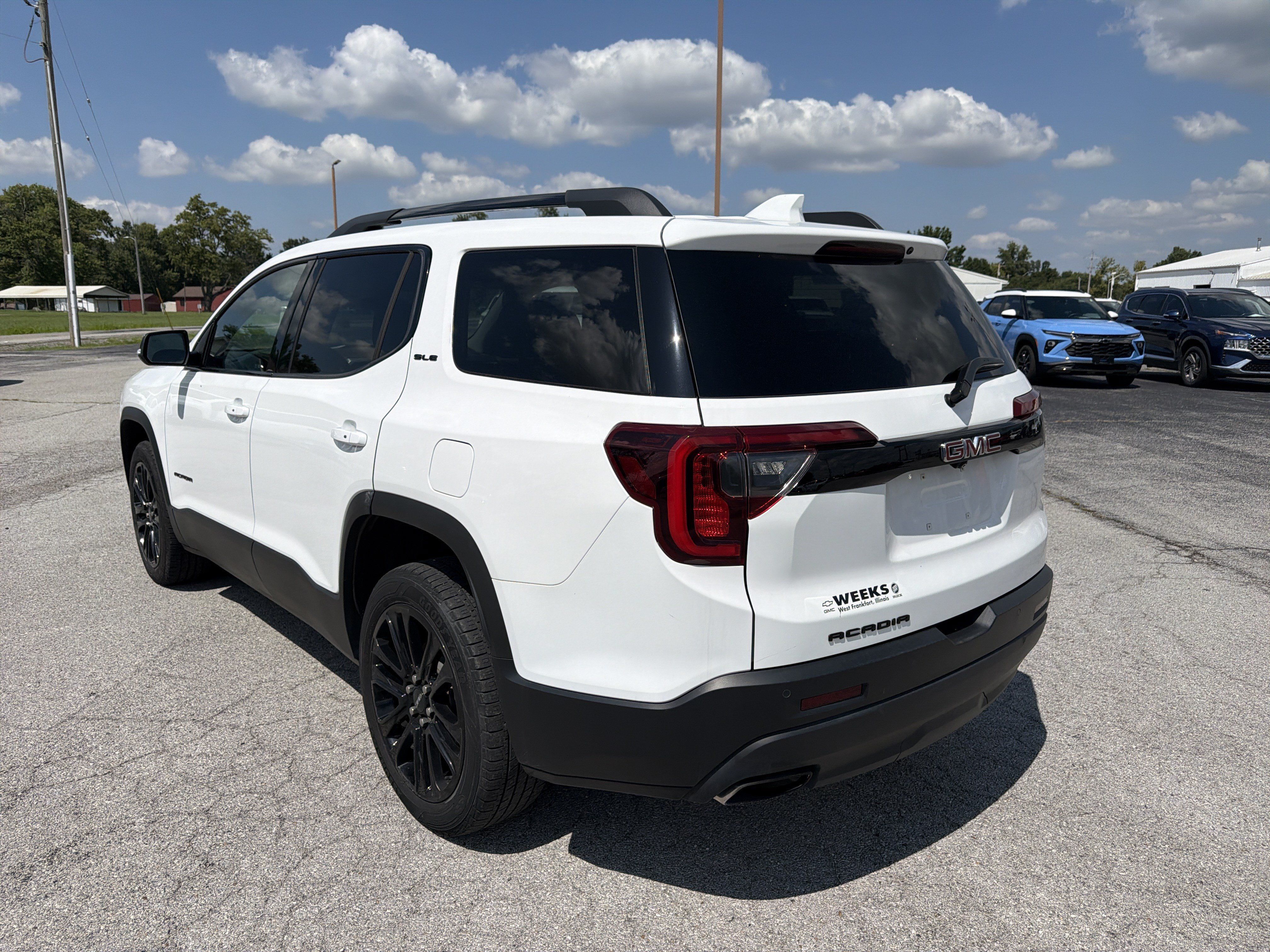 Used 2022 GMC Acadia SLE w/ Driver Convenience Package FWD image 4