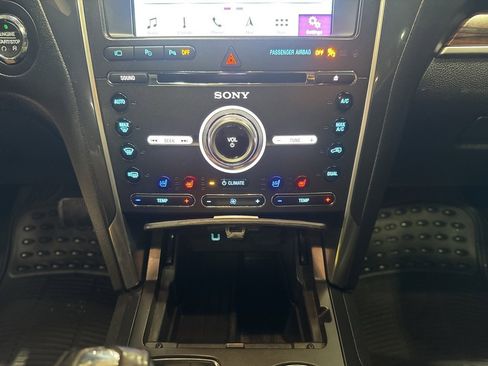 Used 2018 Ford Explorer Limited w/ Equipment Group 301A image 30