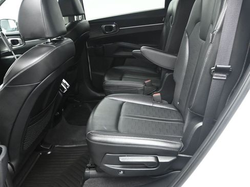 Certified 2025 Kia Sorento EX w/ Panoramic Sunroof Package image 13