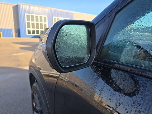 Used 2025 Chevrolet Traverse RS image 9