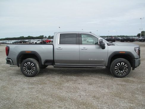 New 2026 GMC Sierra 2500 Denali Ultimate AWD/4WD image 3