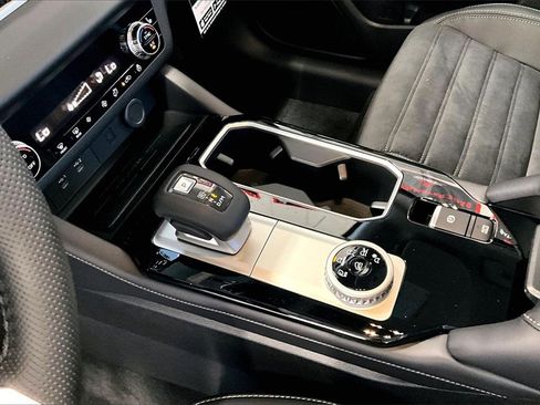 New 2026 Mitsubishi Outlander SE image 8