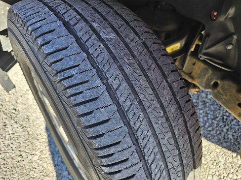 Used 2011 GMC Canyon SLE image 50