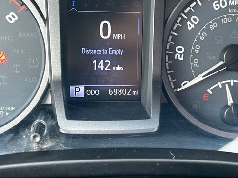 Used 2017 Toyota Tacoma 4x4 Double Cab image 36