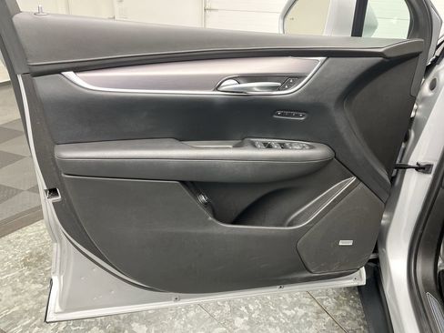 Used 2017 Cadillac XT5 Luxury image 7