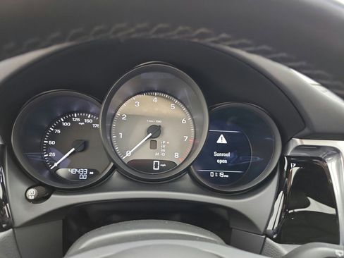 Used 2023 Porsche Macan S image 12