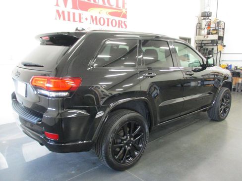 Used 2018 Jeep Grand Cherokee Altitude image 7