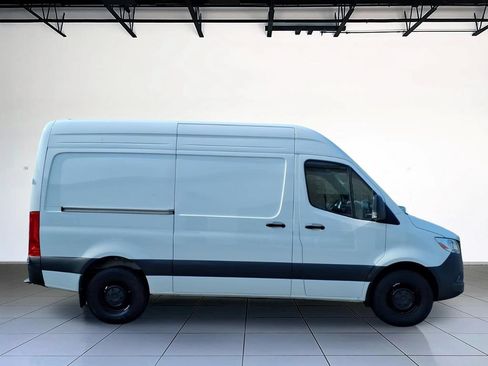 Used 2025 Mercedes-Benz Sprinter 2500 image 3