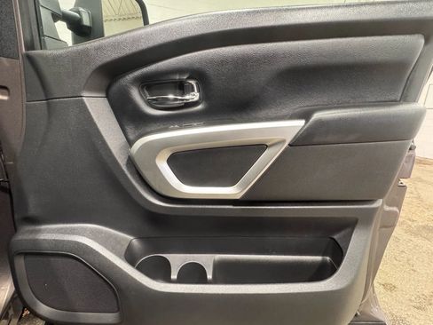 Used 2017 Nissan Titan SV image 12