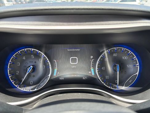 Used 2023 Chrysler Pacifica Touring-L FWD image 25