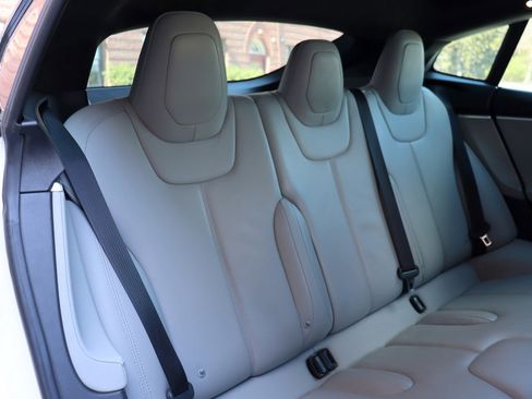 Used 2015 Tesla Model S 85 RWD image 16