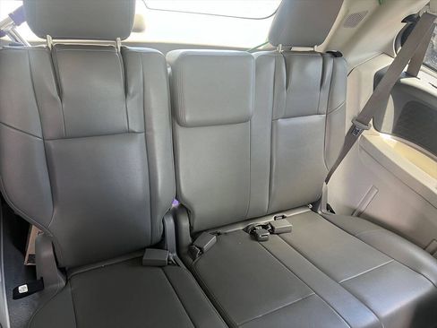 Used 2012 Volkswagen Routan SE FWD image 10