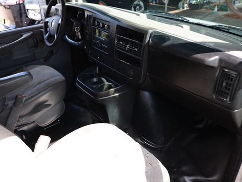 Used 2012 Chevrolet Express 3500 Extended RWD image 42