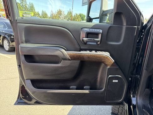 Used 2019 GMC Sierra 2500 Denali w/ Duramax Plus Package AWD/4WD image 30