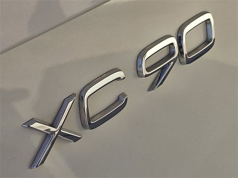 New 2025 Volvo XC90 T8 Plus w/ Protection Package Premier image 17