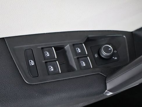 Used 2020 Volkswagen Tiguan SE R-Line FWD image 23