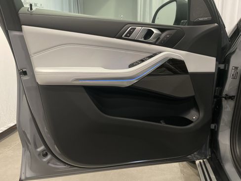 Used 2025 BMW X5 xDrive50e w/ Premium Package image 12