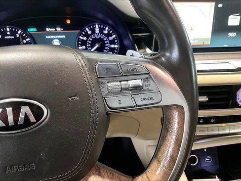 Used 2019 Kia K900 Luxury image 24