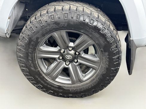 Certified 2018 Toyota Tacoma Limited AWD/4WD image 9