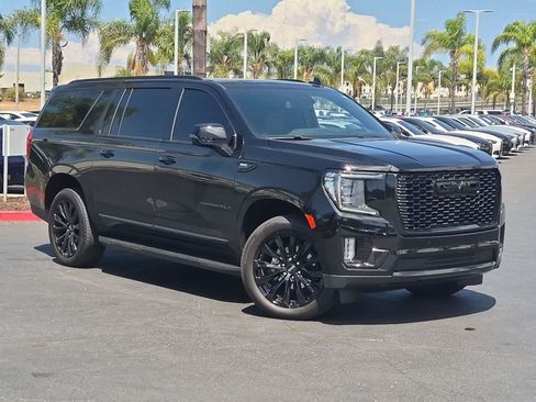 Used 2024 GMC Yukon XL Denali AWD/4WD image 2