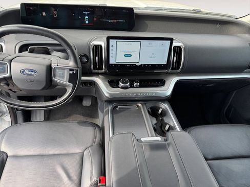 Certified 2025 Ford Expedition Platinum AWD/4WD image 11