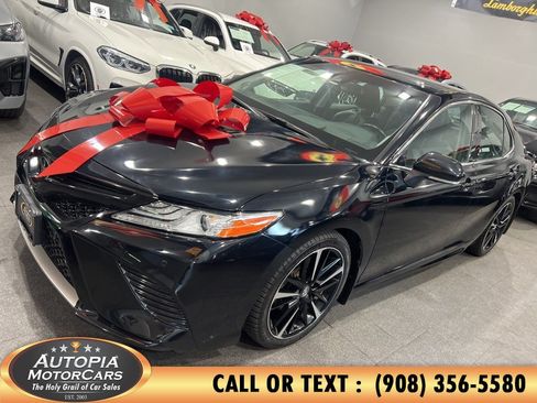 Used 2018 Toyota Camry XLE FWD image 2