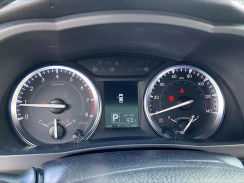 Used 2015 Toyota Highlander Plus FWD image 26