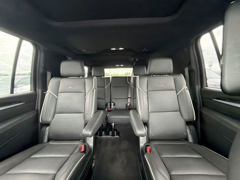 Used 2025 Cadillac Escalade ESV Sport AWD/4WD image 13