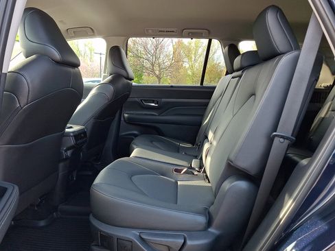 Used 2025 Toyota Grand Highlander AWD image 10