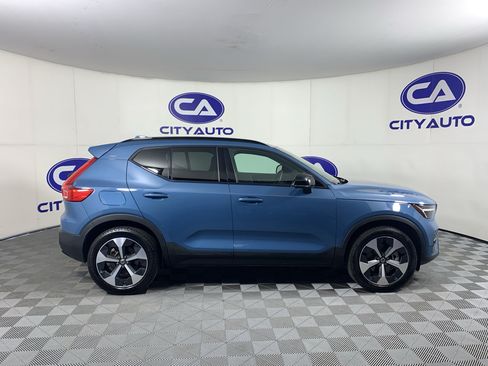 Used 2024 Volvo XC40 B5 Plus AWD/4WD image 2