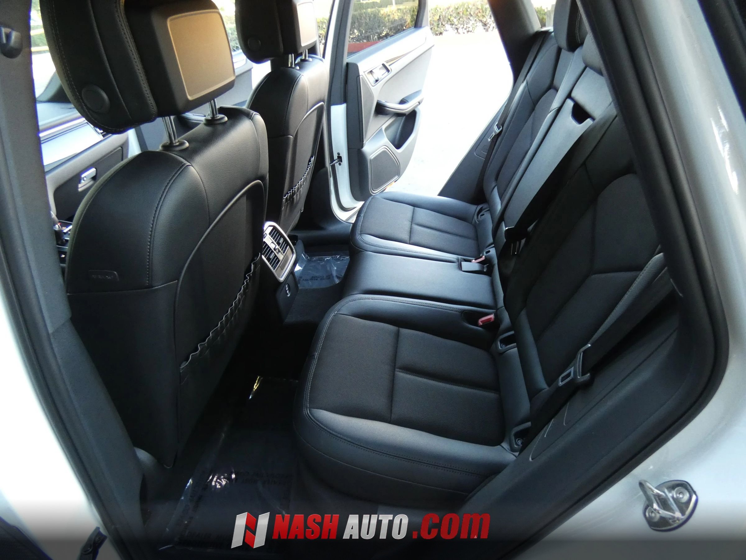 Used 2024 Porsche Macan AWD/4WD image 42