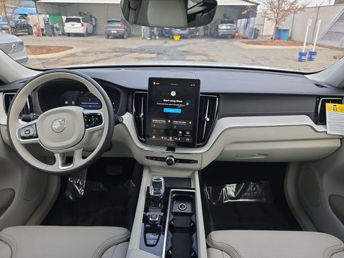 New 2026 Volvo XC60 B5 Ultra w/ Protection Package Premier image 17