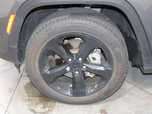 Used 2022 Jeep Grand Cherokee Altitude RWD image 42